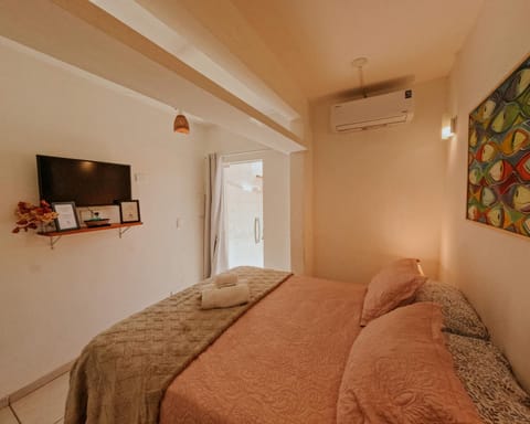 Bed, TV and multimedia, Photo of the whole room, Bedroom, air conditioner