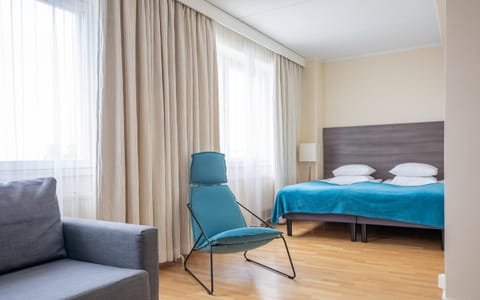 Bed, Photo of the whole room, Seating area