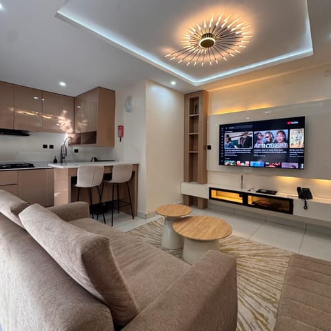 Communal lounge/ TV room, TV and multimedia, Kitchen or kitchenette, Living room, Seating area, Dining area