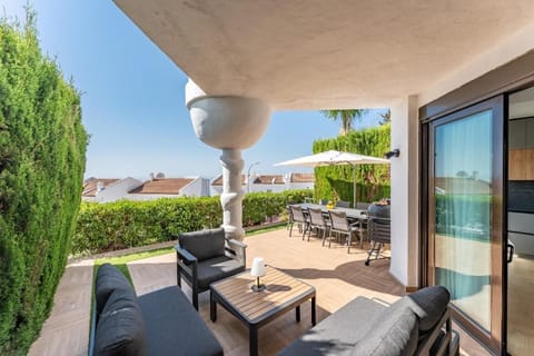Patio, Garden, Seating area, Dining area