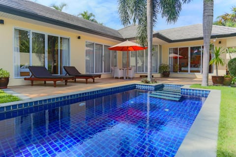 Property building, Patio, Bird's eye view, Garden, Balcony/Terrace, Garden view, Pool view, Swimming pool