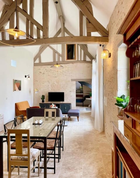 Communal lounge/ TV room, TV and multimedia, Living room, Dining area