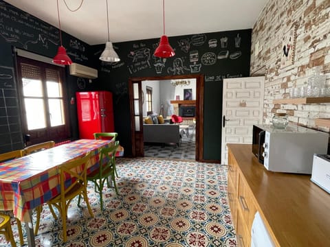 Kitchen or kitchenette, oven