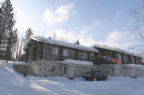 Property building, Day, Winter, Parking
