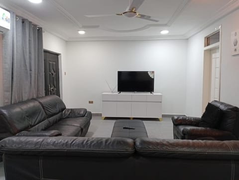 Communal lounge/ TV room, Living room, Seating area, air conditioner