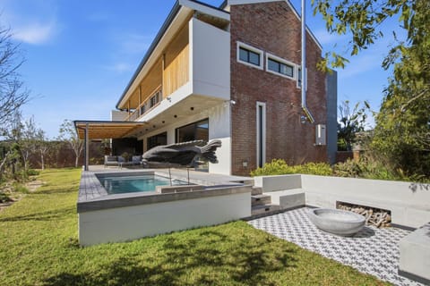Property building, Garden, Garden view