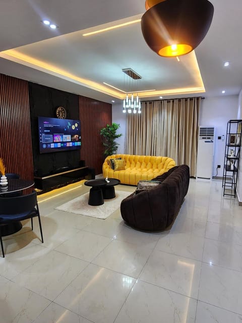 Communal lounge/ TV room, Living room, Seating area