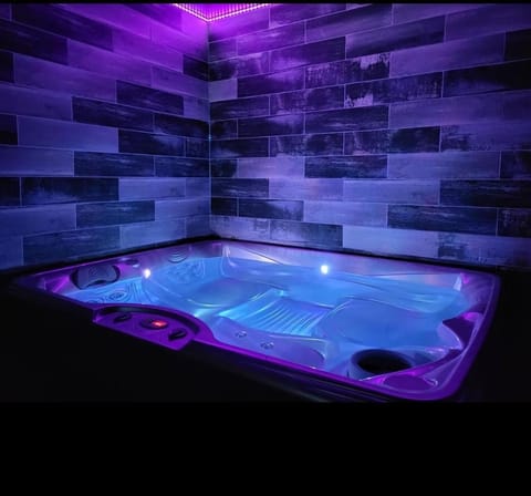 Hot Tub, Sauna, Spa and wellness centre/facilities