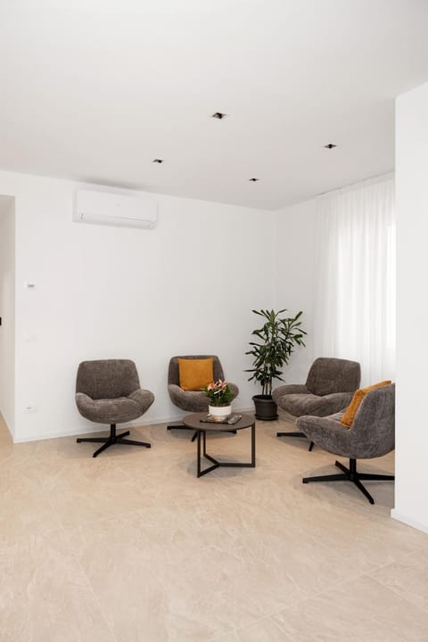 Communal lounge/ TV room, Internal: Not applicable to any particular room