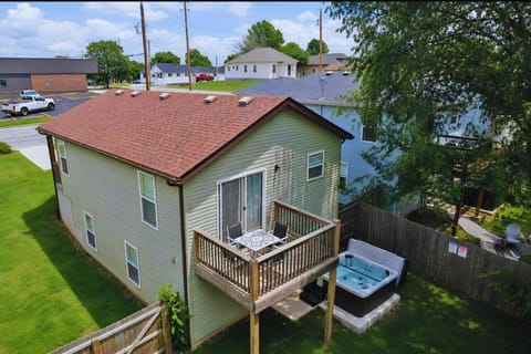 Property building, Day, Neighbourhood, Natural landscape, Street view