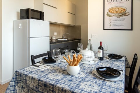 Dining area, kitchen