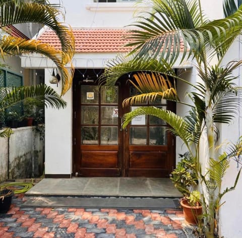 Property building, Facade/entrance, Day