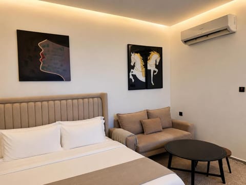 Bed, Seating area, air conditioner