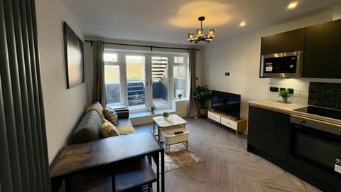 TV and multimedia, Living room, Seating area, Dining area, stove