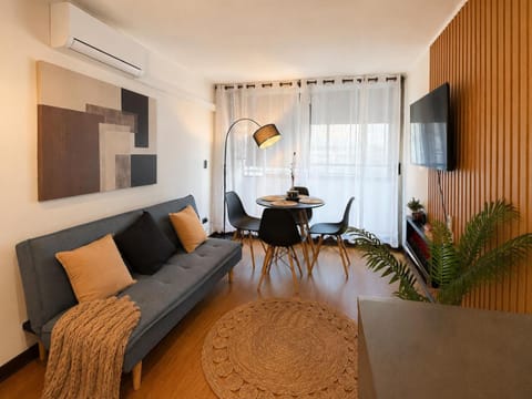 TV and multimedia, Living room, Seating area, Dining area, air conditioner