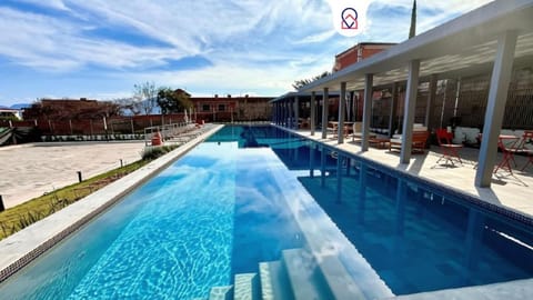 Day, Swimming pool