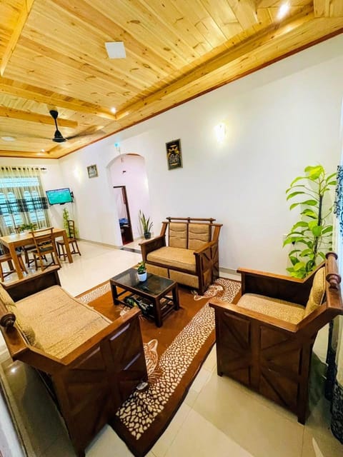 Communal lounge/ TV room, TV and multimedia, Seating area