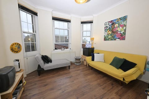 Communal lounge/ TV room, TV and multimedia, Living room, Seating area, Evening entertainment
