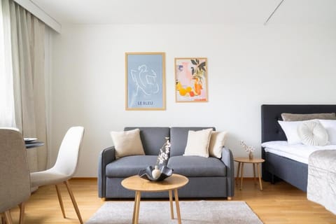 Bed, Living room, Photo of the whole room, Seating area
