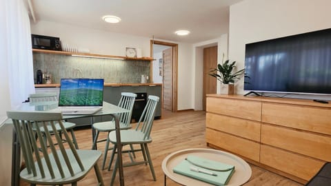 TV and multimedia, Kitchen or kitchenette, Living room, Seating area