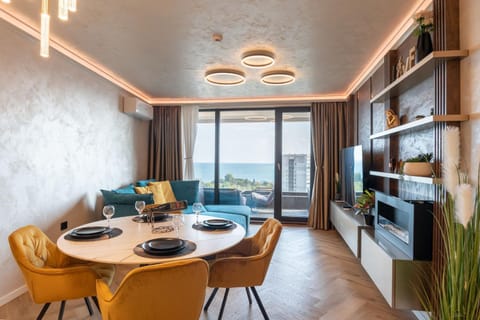 Natural landscape, TV and multimedia, View (from property/room), Living room, Seating area, Dining area, Sea view, fireplace