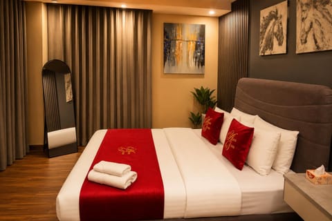 Bed, Photo of the whole room, Bedroom, towels
