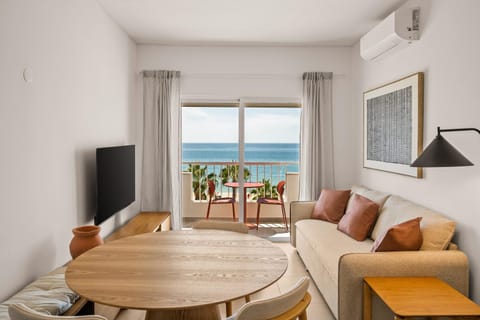 TV and multimedia, Living room, Seating area, Sea view