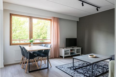 TV and multimedia, Living room, Seating area, Dining area