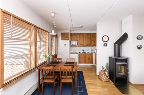 Kitchen or kitchenette, Living room, Seating area, Dining area, stove