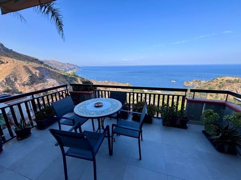 Natural landscape, View (from property/room), Balcony/Terrace, Dining area