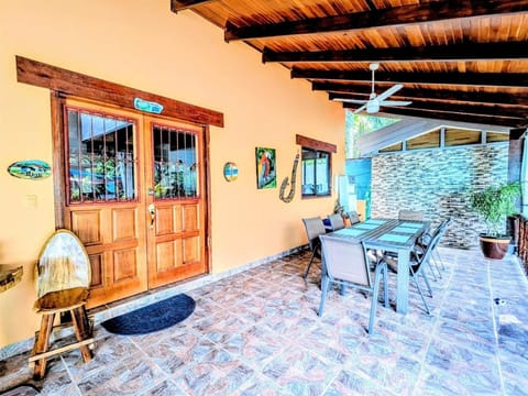 Patio, Day, Seating area, Dining area