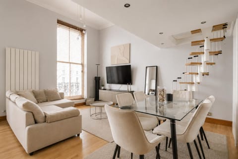 TV and multimedia, Living room, Dining area