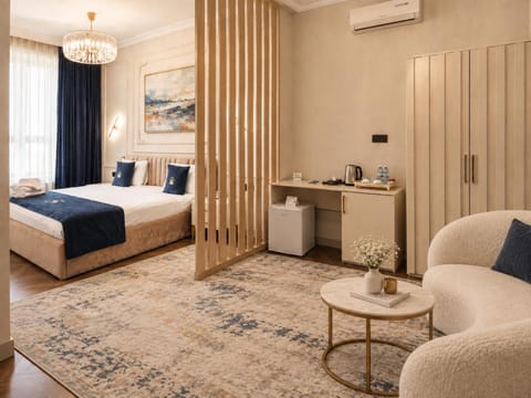 Bed, Photo of the whole room, Seating area, Bedroom, air conditioner