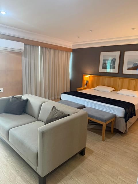 Bed, Living room, Photo of the whole room, Seating area