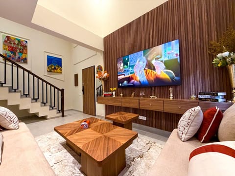 Communal lounge/ TV room, TV and multimedia, Living room, Seating area