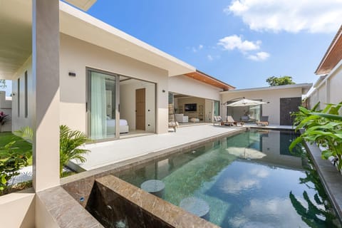 Property building, Patio, Day, Balcony/Terrace, Pool view, Swimming pool, sunbed
