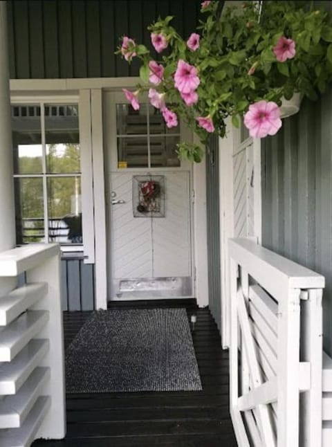 Facade/entrance, Day