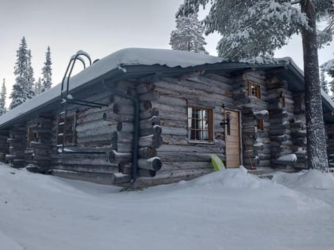 Property building, Day, Natural landscape, Winter, Landmark view