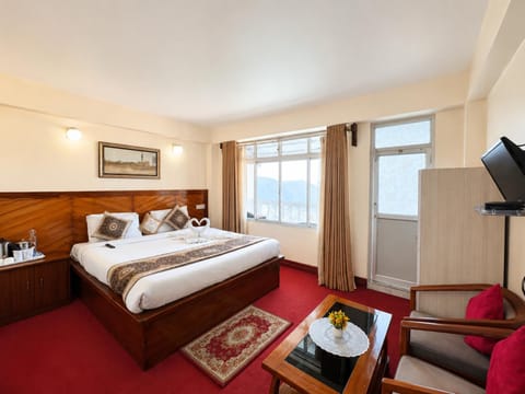Communal lounge/ TV room, Bed, TV and multimedia, Living room, Photo of the whole room, Seating area, Evening entertainment, Bedroom, towels