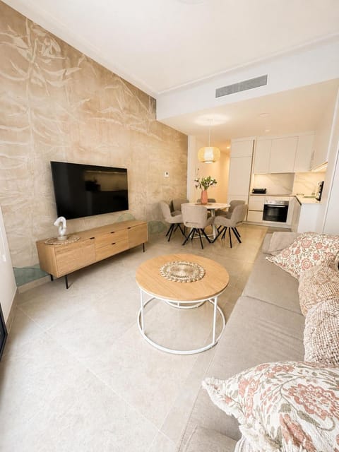 TV and multimedia, Living room, Seating area, Dining area, kitchen