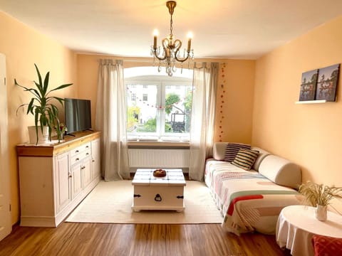 Bed, TV and multimedia, Living room, Photo of the whole room, Seating area