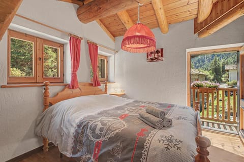 Property building, Living room, Bedroom