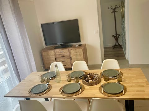 TV and multimedia, Living room, Dining area