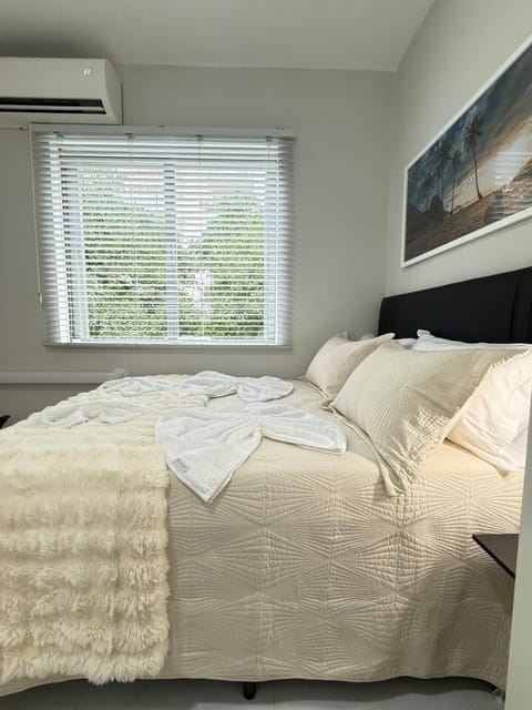 Bed, Bedroom, air conditioner