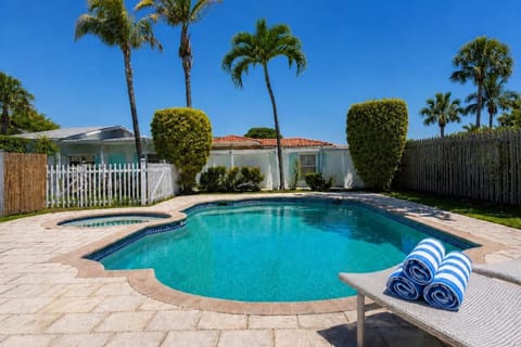 Natural landscape, Swimming pool, sunbed, towels