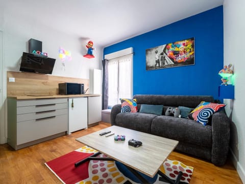 Living room, Dining area, Entertainment, Meals, furniture, kitchen