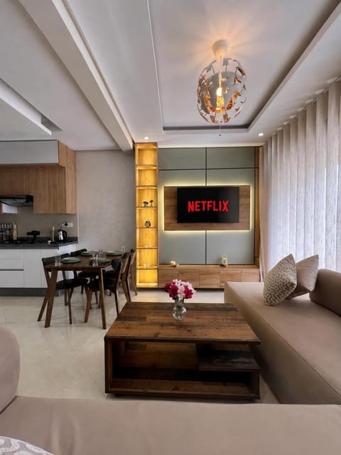 TV and multimedia, Kitchen or kitchenette, Living room, Seating area, Dining area