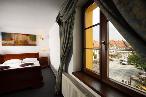 Photo of the whole room, City view