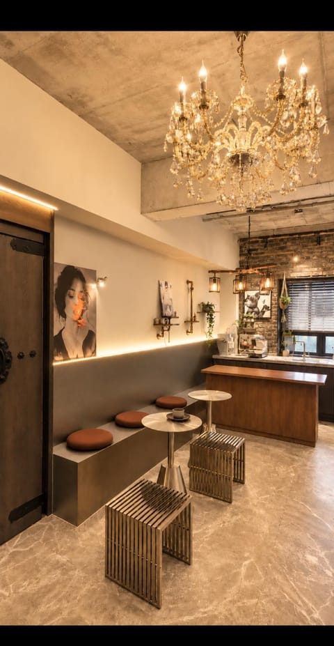 Kitchen or kitchenette, Seating area