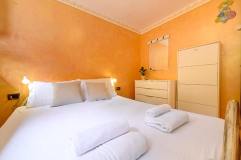 Bed, Photo of the whole room, Bedroom, towels, wardrobe